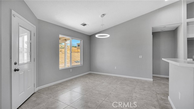 Detail Gallery Image 8 of 37 For 11181 5th Ave, Hesperia,  CA 92345 - 4 Beds | 2/1 Baths