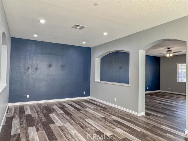 Detail Gallery Image 18 of 56 For 15527 Avanti Dr, Bakersfield,  CA 93314 - 4 Beds | 3/1 Baths