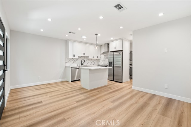 Detail Gallery Image 5 of 28 For 14622 Huston St, Sherman Oaks,  CA 91403 - 5 Beds | 5 Baths