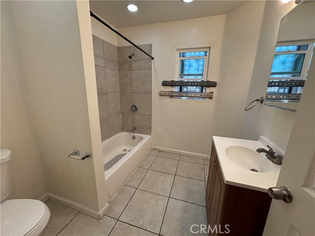 2002 112th Street, Los Angeles, California 90047, 4 Bedrooms Bedrooms, ,1 BathroomBathrooms,Single Family Residence,For Sale,112th,OC24171503