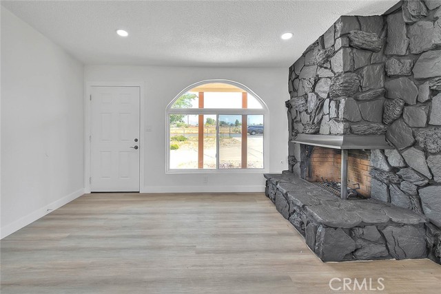 Detail Gallery Image 16 of 44 For 20916 Thunderbird Rd, Apple Valley,  CA 92307 - 3 Beds | 2 Baths