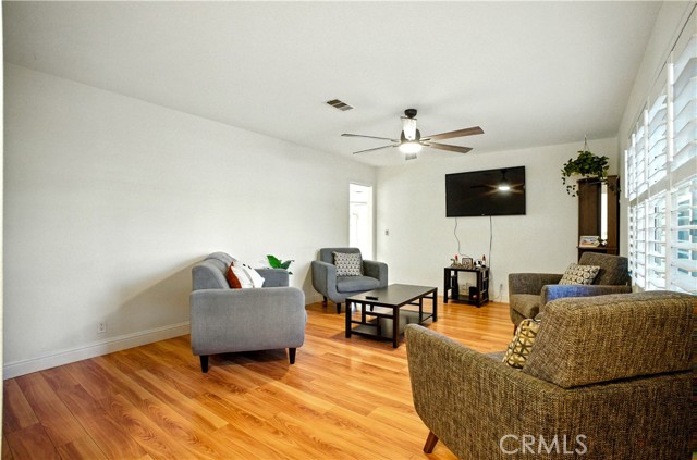 Detail Gallery Image 4 of 19 For 1709 Brenda Way, Turlock,  CA 95382 - 3 Beds | 2 Baths