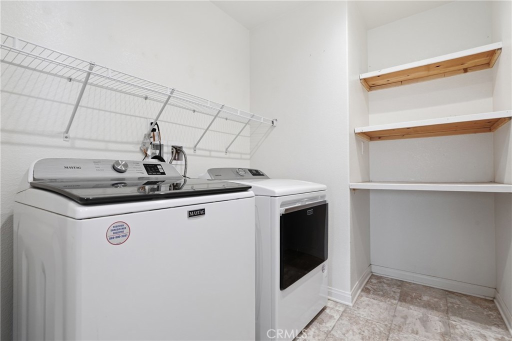 https://media.crmls.org/medias/b84f46e1-d272-4b42-af30-7a53364d9673.jpg?preset=X-Large