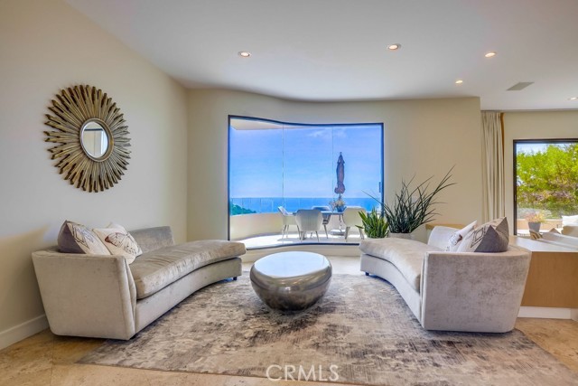 1725 Del Mar Ave Laguna Beach, CA 92651