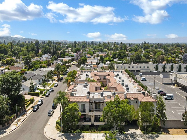 5753 White Oak Avenue, Encino CA: https://media.crmls.org/medias/b84f52ce-13c7-4122-982b-cbbc98e04688.jpg