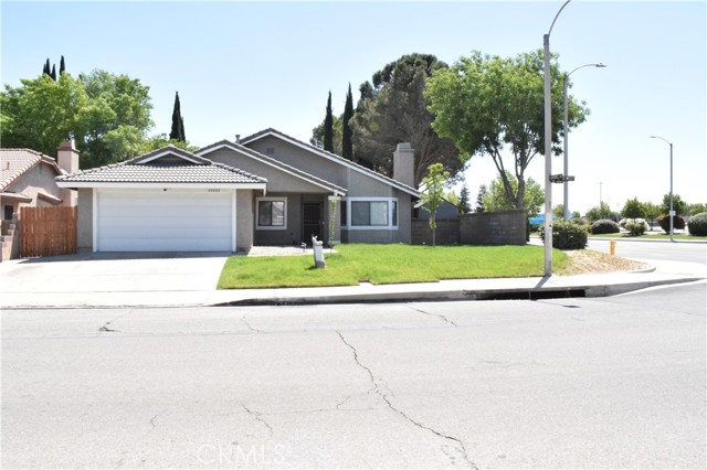 Detail Gallery Image 3 of 69 For 44002 32nd St, Lancaster,  CA 93536 - 4 Beds | 2 Baths