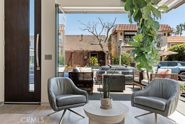 29 W Neapolitan Lane, Long Beach CA: https://media.crmls.org/medias/b8516ac0-7902-4796-afc1-f500597b380f.jpg