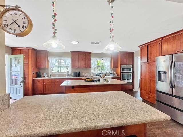 7736 Sugar Drive, Huntington Beach CA: https://media.crmls.org/medias/b851a140-f086-48d0-8209-c472d2fbc738.jpg