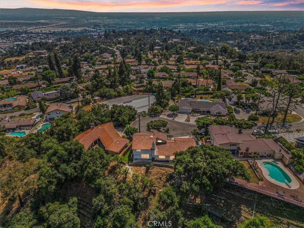 https://media.crmls.org/medias/b8524a2a-c2ab-4d2d-a161-338abf16f646.jpg?preset=X-Large