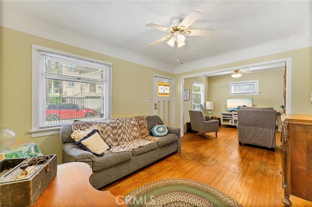 Detail Gallery Image 4 of 28 For 2042 Rome, Los Angeles,  CA 90065 - 3 Beds | 2/1 Baths