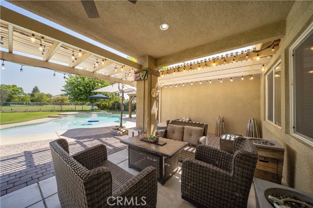 9403 Big Bear Lake Court, Bakersfield CA: https://media.crmls.org/medias/b8533296-5476-4e03-9660-c224a67c8f54.jpg