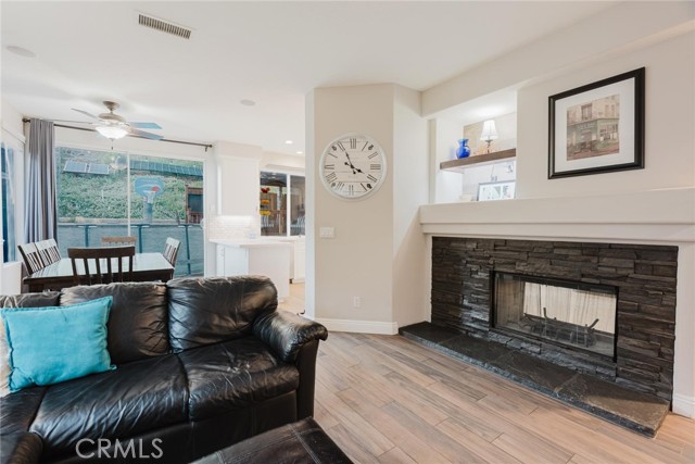 20019 Franks Way, Saugus CA: https://media.crmls.org/medias/b853fff7-2da3-4401-8417-9a39c789fd00.jpg