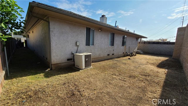 Back Yard with Lengthy Side Yards