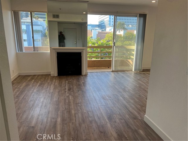 Detail Gallery Image 9 of 25 For 8614 Burton Way #204,  Los Angeles,  CA 90048 - 2 Beds | 2 Baths