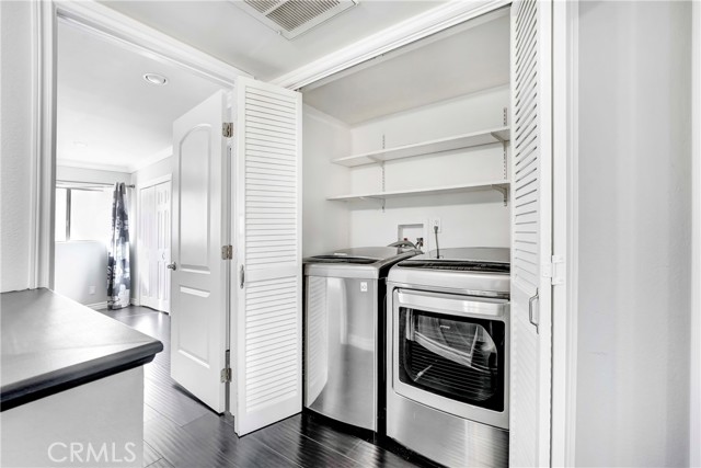 Detail Gallery Image 8 of 24 For 5243 Yarmouth #31,  Encino,  CA 91316 - 3 Beds | 2/1 Baths