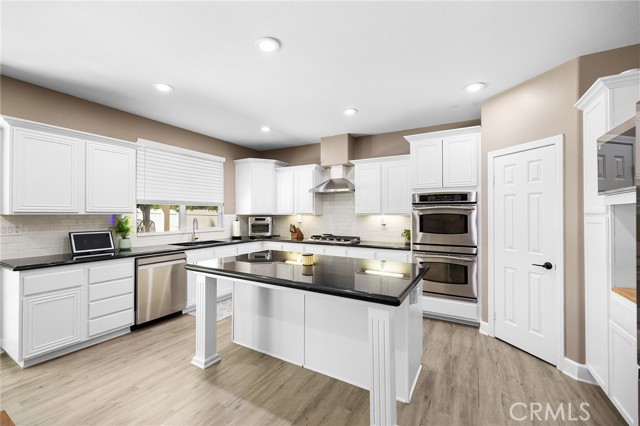 Detail Gallery Image 6 of 62 For 33713 Pebble Brook Cir, Temecula,  CA 92592 - 4 Beds | 3 Baths