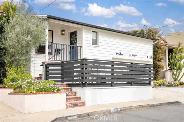 1039 8th Street, Hermosa Beach, California 90254, 2 Bedrooms Bedrooms, 0 ,1 BathroomBathrooms,Residential,For Sale,8th,0,SB26121769
