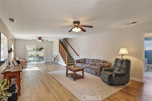 4489 Paula Ave, Lakewood CA: https://media.crmls.org/medias/b85608aa-2d23-4e2c-ad27-f56b7b7917ff.jpg