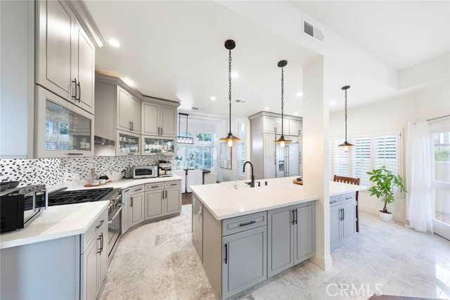 Detail Gallery Image 36 of 56 For 16 Lucerne, Newport Beach,  CA 92660 - 4 Beds | 3/1 Baths