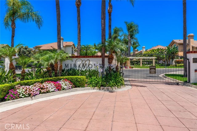 12931 Mackenzie Drive, Tustin CA: https://media.crmls.org/medias/b8567df8-a365-43b8-923b-d2ce6cbe2e69.jpg