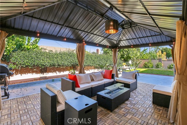 1533 W San Lorenzo Ave, Santa Ana CA: https://media.crmls.org/medias/b856a26b-6c00-4bd5-9a79-ca317dd6a42d.jpg