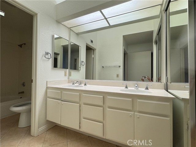 Detail Gallery Image 11 of 20 For 27 Alcoba, Irvine,  CA 92614 - 3 Beds | 2/1 Baths