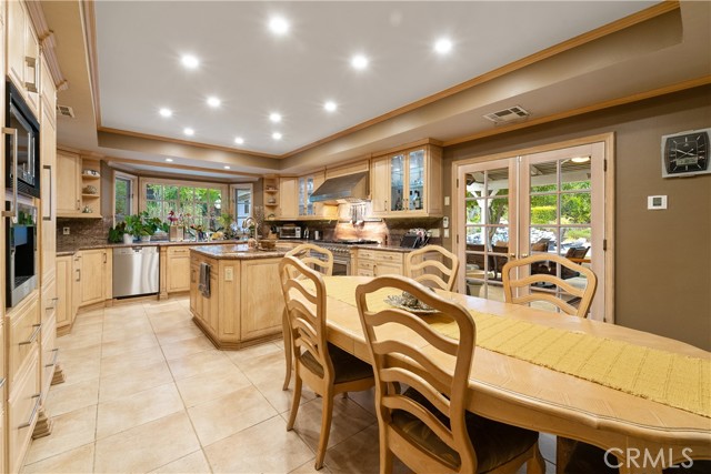 6011 Paseo La Vista, Woodland Hills CA: https://media.crmls.org/medias/b857333d-ae72-48e4-ba6f-67c113b6ee2c.jpg