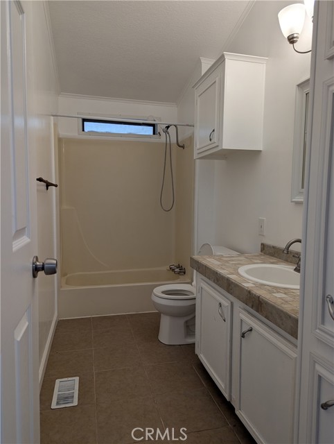 Detail Gallery Image 14 of 18 For 21811 69th St, California City,  CA 93505 - 3 Beds | 2 Baths