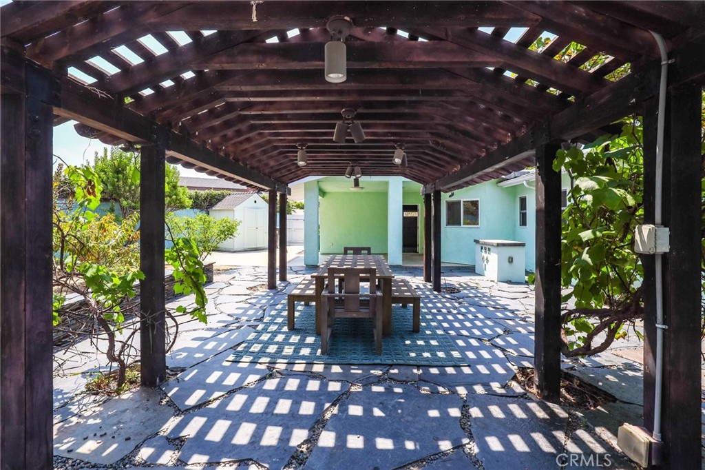 https://media.crmls.org/medias/b8584689-20d1-4e6b-87ab-e9cace53556b.jpg?preset=X-Large