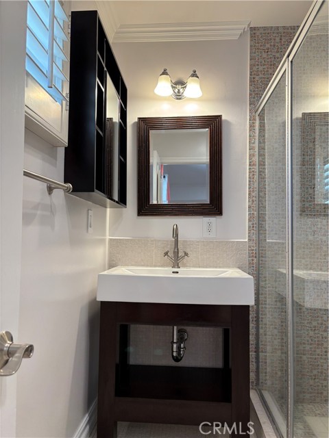 1631 Leycross Drive, La Canada Flintridge CA: https://media.crmls.org/medias/b8589748-53ba-4525-86c3-e4bcbe02e25f.jpg