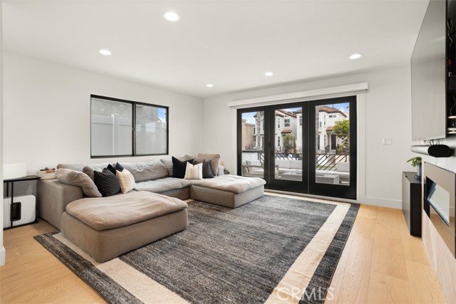 Detail Gallery Image 3 of 64 For 307 18th St, Huntington Beach,  CA 92648 - 3 Beds | 3/1 Baths