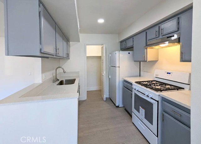 Detail Gallery Image 4 of 9 For 13961 Osborne St #210,  Arleta,  CA 91331 - 2 Beds | 2 Baths