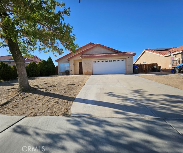 10966 Willow Lane, Adelanto CA: https://media.crmls.org/medias/b859f276-385d-4300-bbe4-878f3a200b47.jpg