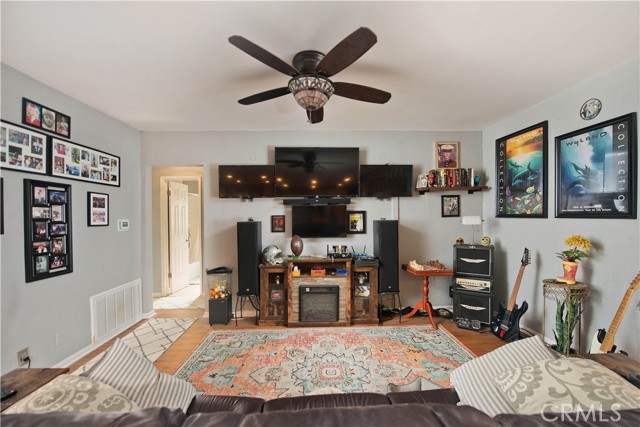 Detail Gallery Image 3 of 23 For 10521 Blucher, Granada Hills,  CA 91344 - 3 Beds | 2 Baths