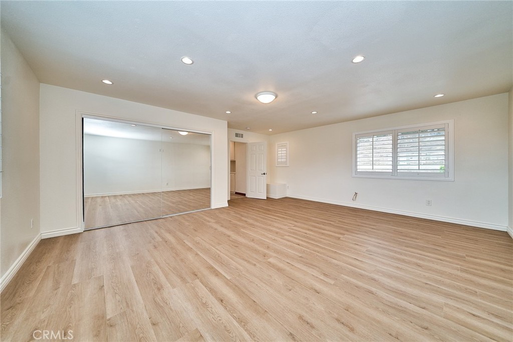 https://media.crmls.org/medias/b85af6e9-9892-48fb-82ca-814f7482c50d.jpg?preset=X-Large
