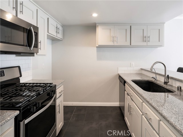 Detail Gallery Image 4 of 18 For 315 W Alameda Ave #6,  Burbank,  CA 91506 - 2 Beds | 1/1 Baths