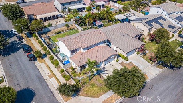 15138 Holiday Drive, Fontana CA: https://media.crmls.org/medias/b85b8420-16c5-4be5-8097-270340000751.jpg