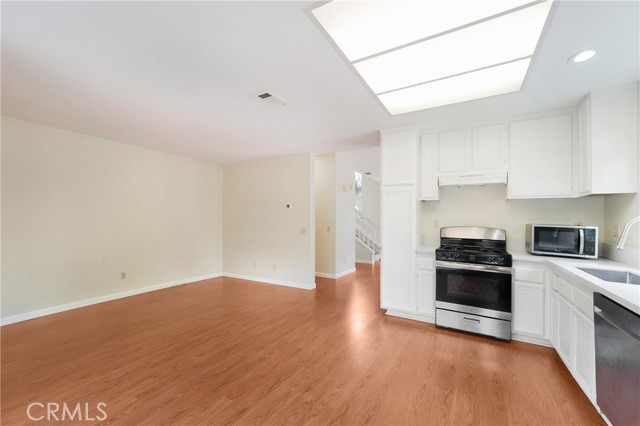 Detail Gallery Image 14 of 28 For 120 Monroe, Irvine,  CA 92620 - 3 Beds | 2/1 Baths