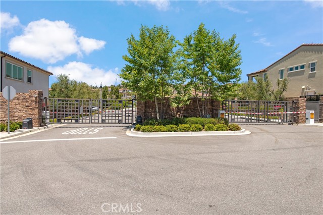 19256 Merryweather Drive, Canyon Country CA: https://media.crmls.org/medias/b85bfb16-6129-4201-b924-83e367fdf541.jpg