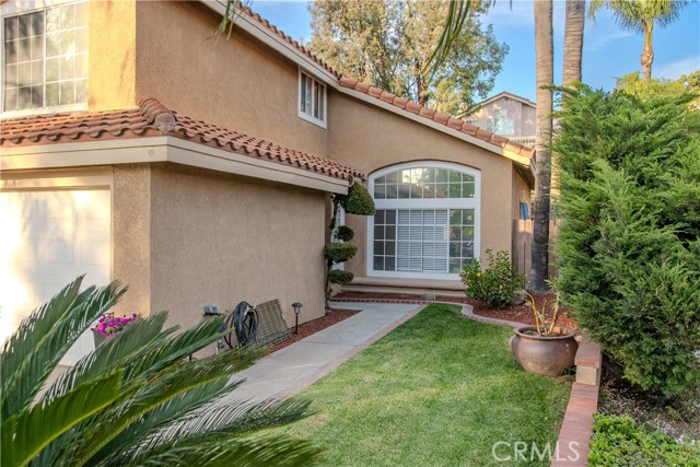 573 Hamilton Drive, Corona CA: https://media.crmls.org/medias/b85c7920-fed1-4cfa-824a-1a1b137c1d80.jpg