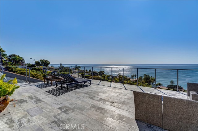 Detail Gallery Image 3 of 58 For 2510 Glenneyre St, Laguna Beach,  CA 92651 - 3 Beds | 3 Baths