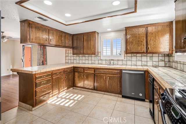 Detail Gallery Image 22 of 55 For 36421 Oliver, Palmdale,  CA 93551 - 3 Beds | 3 Baths