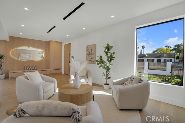 Detail Gallery Image 13 of 63 For 11107 Kling St, North Hollywood,  CA 91602 - 4 Beds | 4 Baths