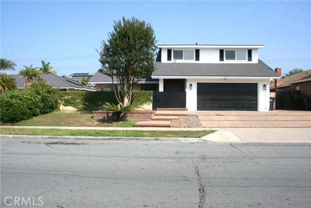 23132 El Caballo Street, Lake Forest CA: https://media.crmls.org/medias/b85f85d0-fcf5-44b9-9718-2ac762e2e8e4.jpg
