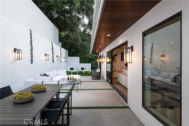 Detail Gallery Image 40 of 46 For 9836 Yoakum Dr, Beverly Hills,  CA 90210 - 5 Beds | 4 Baths