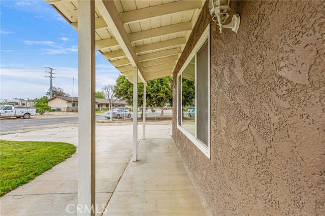 Detail Gallery Image 6 of 74 For 3998 Bluff, Norco,  CA 92860 - 4 Beds | 2/1 Baths