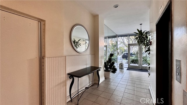 Detail Gallery Image 24 of 34 For 645 Westmount Dr #211,  West Hollywood,  CA 90069 - 1 Beds | 1 Baths