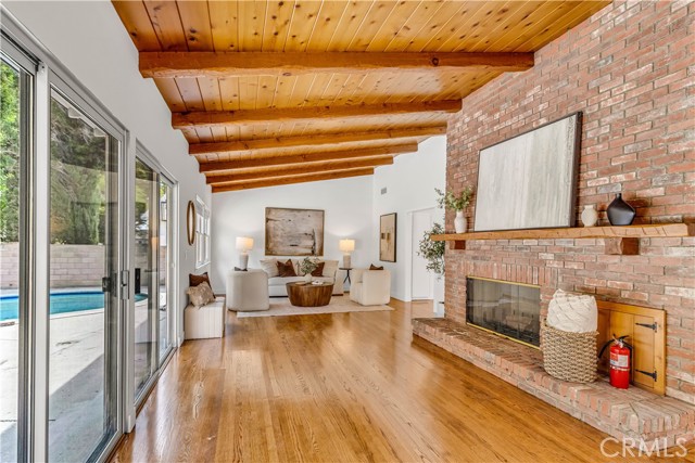 Detail Gallery Image 11 of 27 For 8308 Zelzah, Northridge,  CA 91325 - 3 Beds | 2 Baths