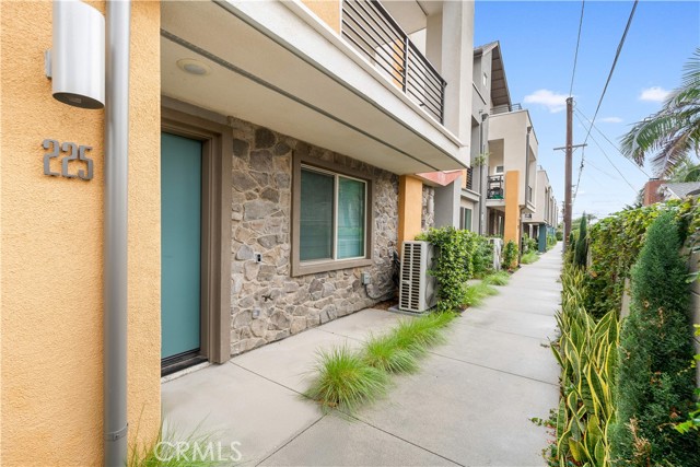 Detail Gallery Image 4 of 43 For 225 Scratch Rd, Covina,  CA 91722 - 3 Beds | 3/1 Baths