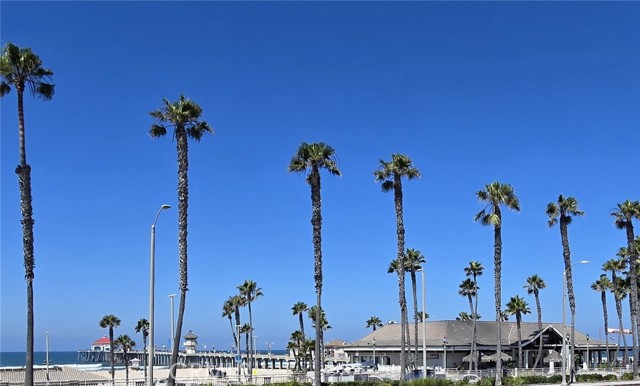200 Pacific Coast, Huntington Beach CA: https://media.crmls.org/medias/b860a241-8282-4866-ac8f-af9c5d7262f3.jpg